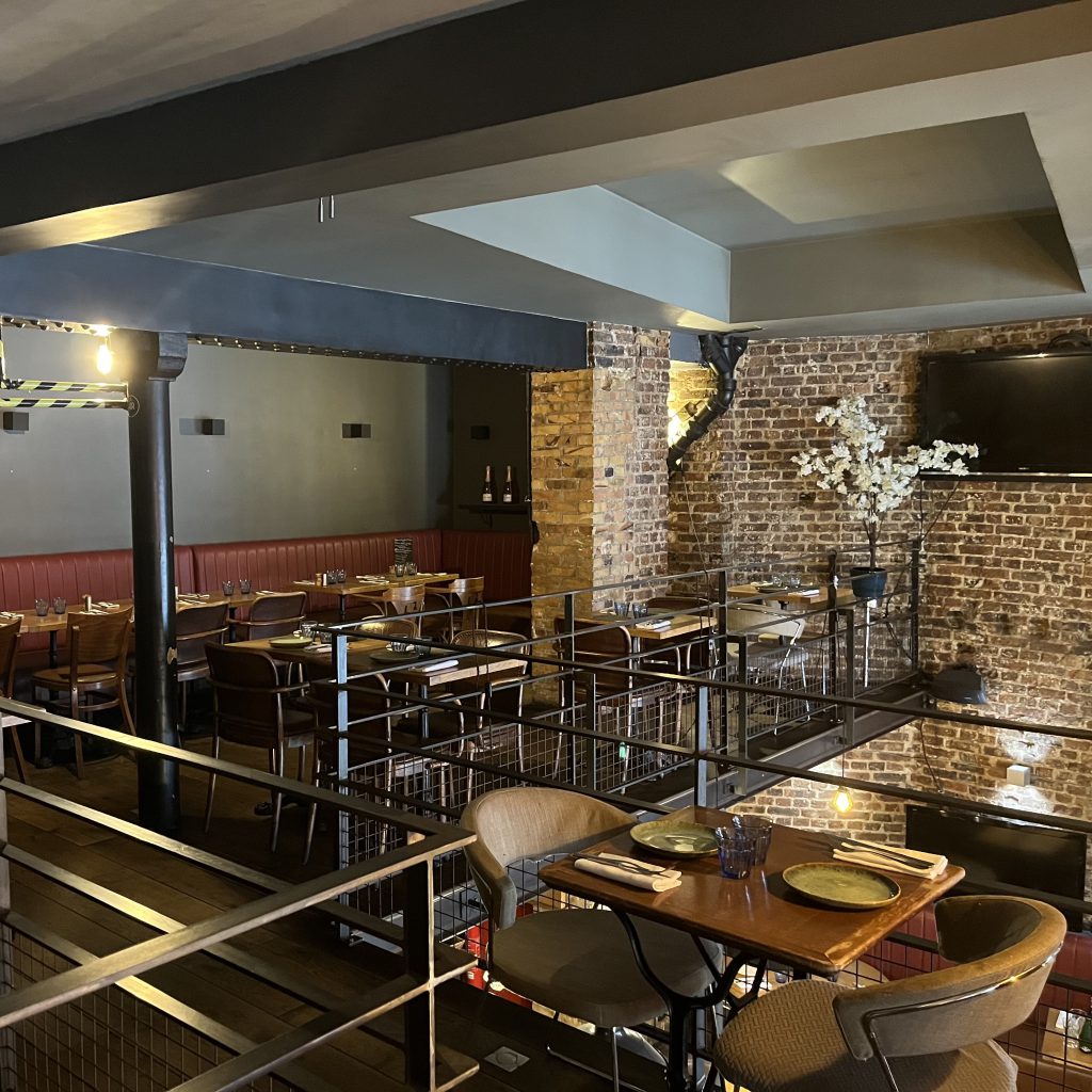 Mise en place de la mezzanine - LOFT 148