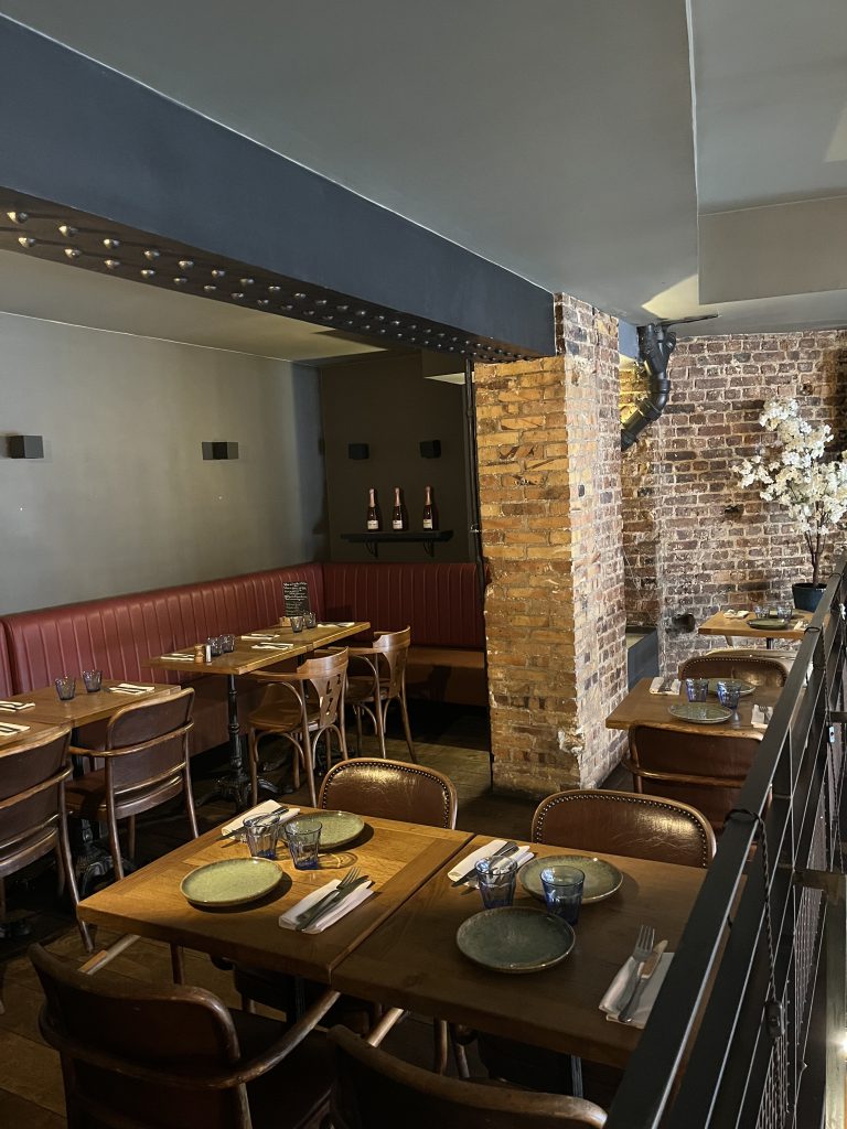 Salle du haut mise en place accueillante - LOFT 148