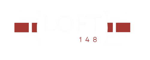 Logo du restaurant en blanc et rouge - LOFT 148
